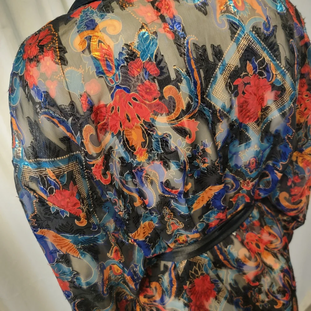 Victoria's Secret‎ Black and Red Paisley Robe